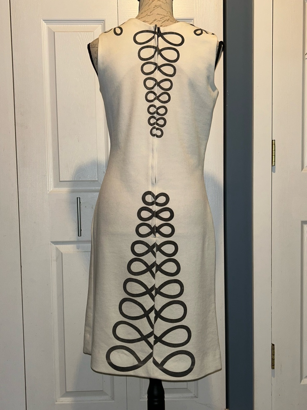 Vintage 60s Graphic Mod Sleeveless Shift Dress by Charlotta of CA by Glazier - Picture 2 of 7